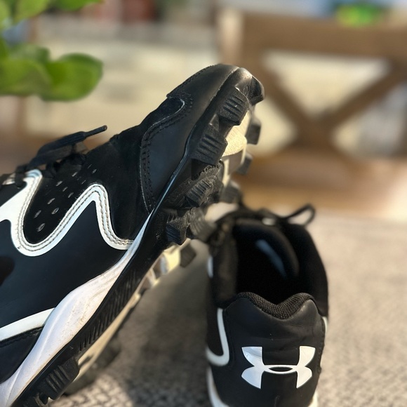 Under Armour Youth Boys Baseball Cleats in Size 2.5Y - Picture 4 of 6